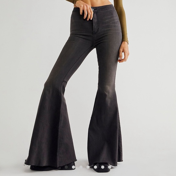 Free People / We the Free - NWOT - Just Float On Flare Jeans - Washed Black - Picture 1 of 6